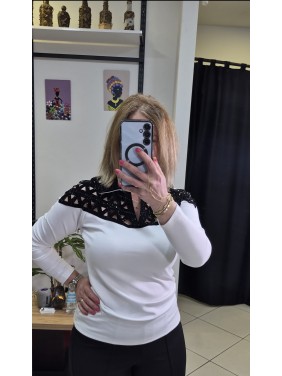 YAKA KAFES SİYAH TAŞ DETAYLI LİKRALI BLUZ