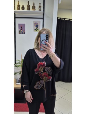 ÇİÇEK BASKI VE TAŞ DETAYLI SİYAH BLUZ