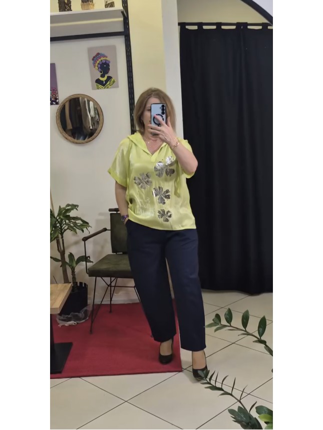 İTALYAN YAZILI ÇİÇEK DESEN YALDIZLI KAPÜŞONLU BLUZ