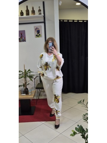 ARI BASKILI VE TAŞ DETAYLI BEYAZ TAKIM